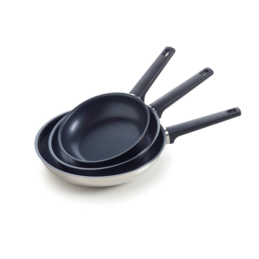 Set of 3 Qulinart cast iron lightweight skillets with non-stick honeycomb  structure - Ø 20, 24 & 28 cm