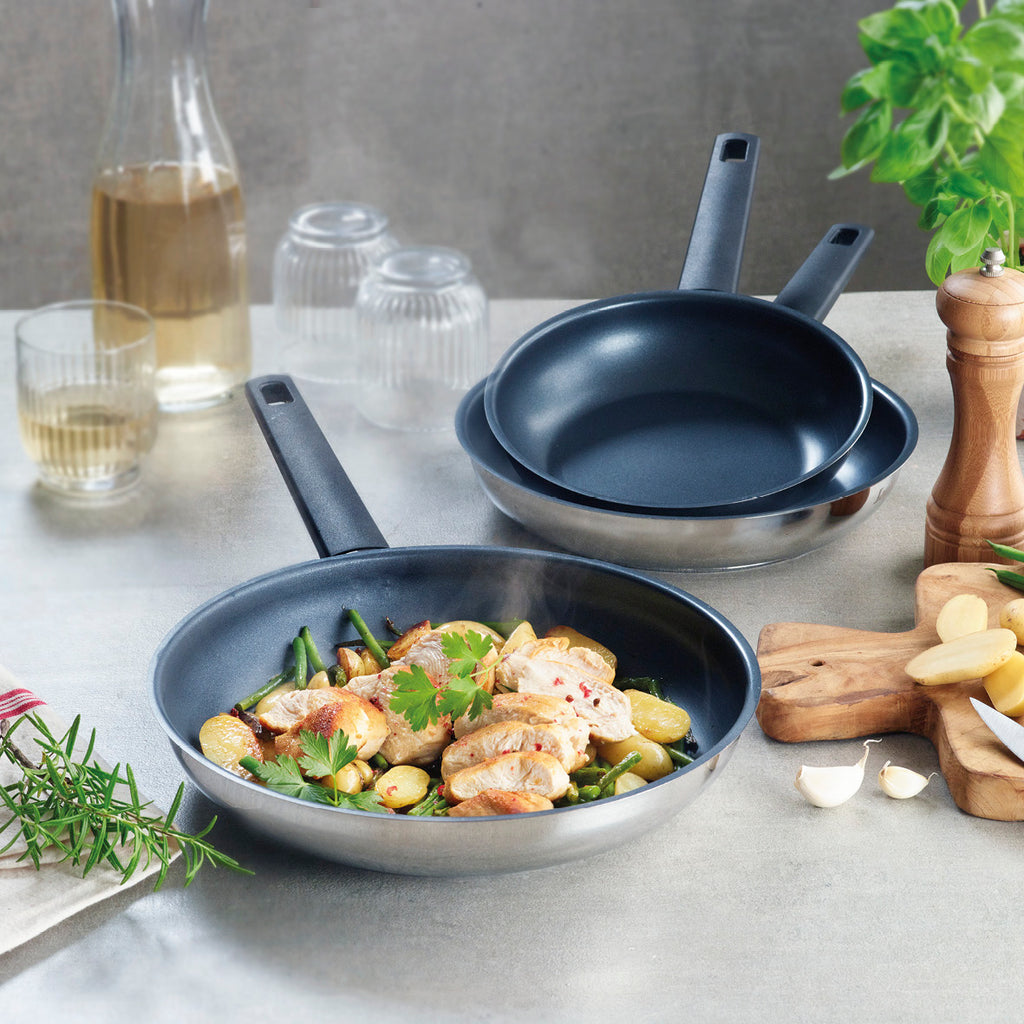Set of 3 fry pans - non-stick coating - stainless steel -silver