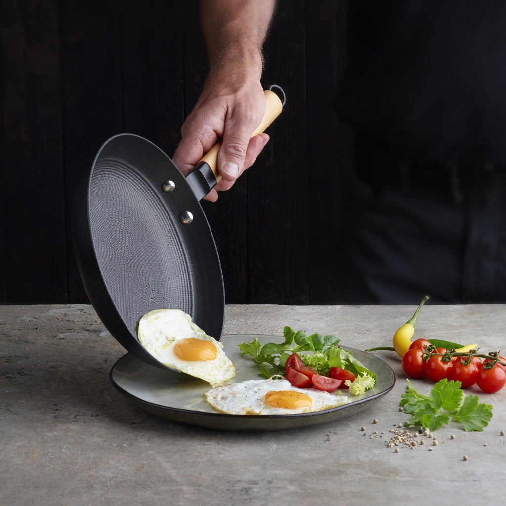 Qulinart cast iron lightweight skillet with non-stick honeycomb structure - 20, 24 or 28 cm