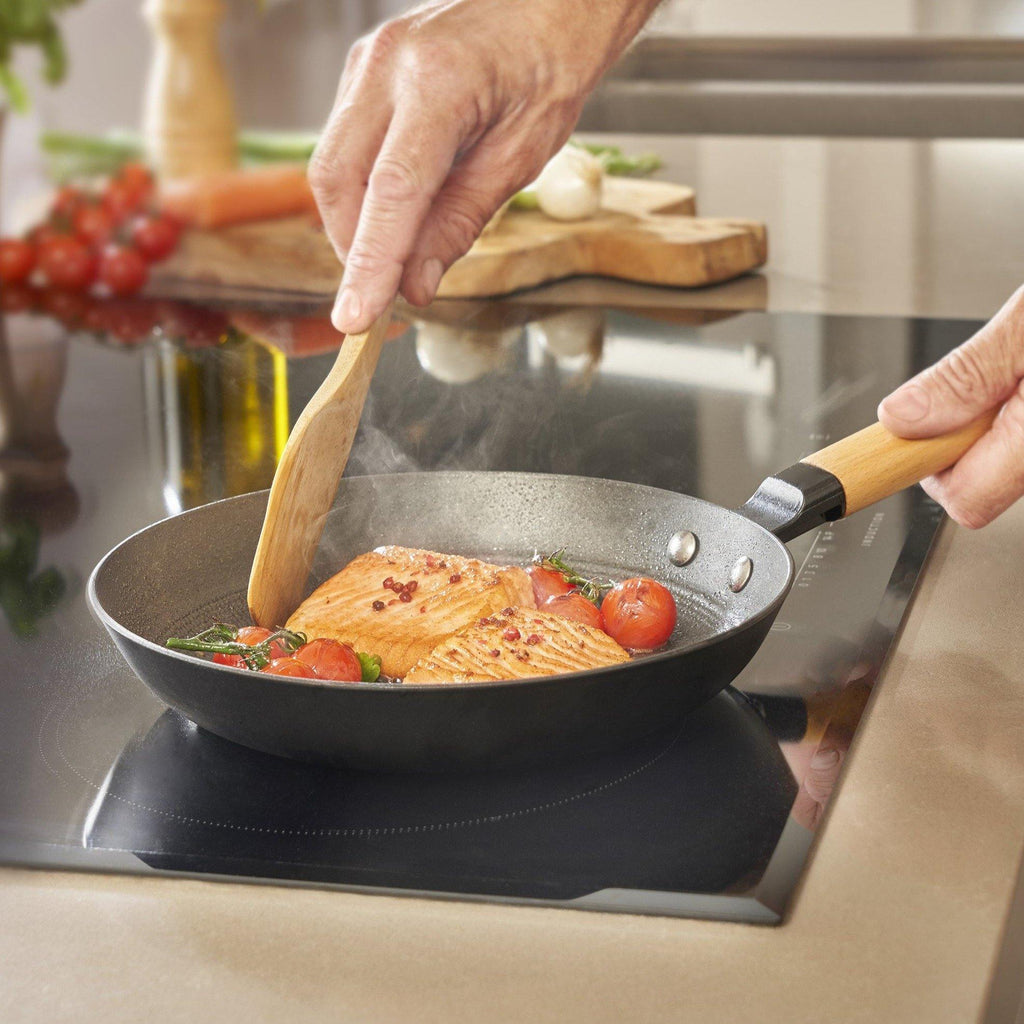 Qulinart cast iron lightweight skillet with non-stick honeycomb structure - 20, 24 or 28 cm