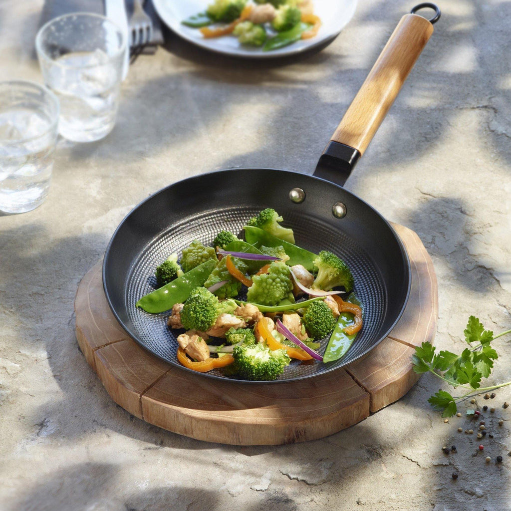 Qulinart cast iron lightweight skillet with non-stick honeycomb structure - 20, 24 or 28 cm