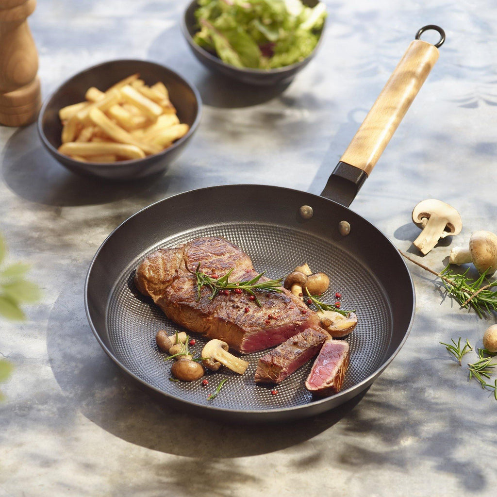 Qulinart cast iron lightweight skillet with non-stick honeycomb structure - 20, 24 or 28 cm