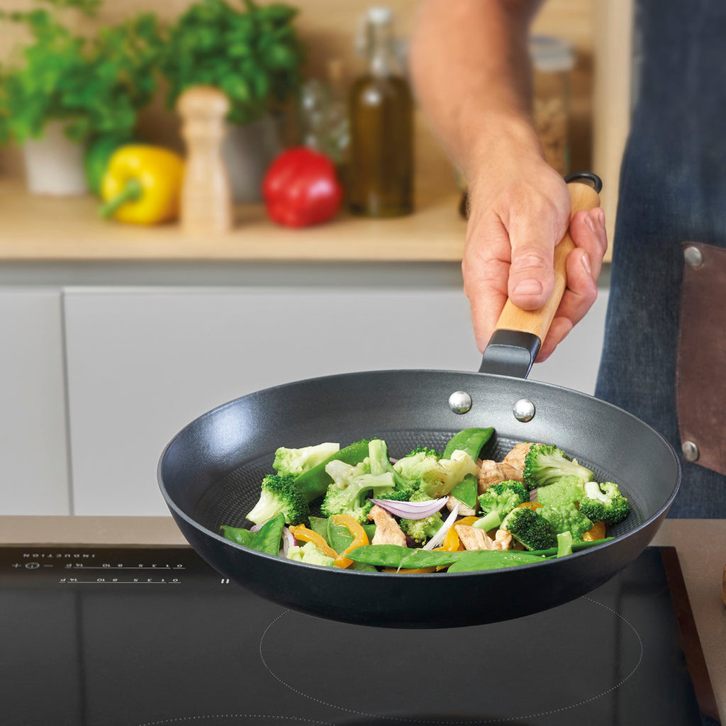 Honeycomb cast iron frypan - Red