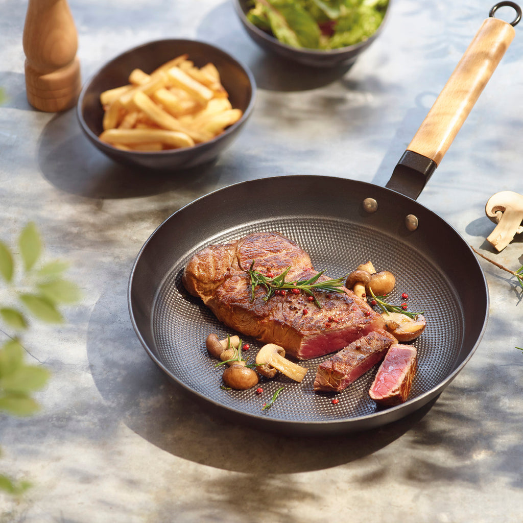 Honeycomb cast iron frypan - Red