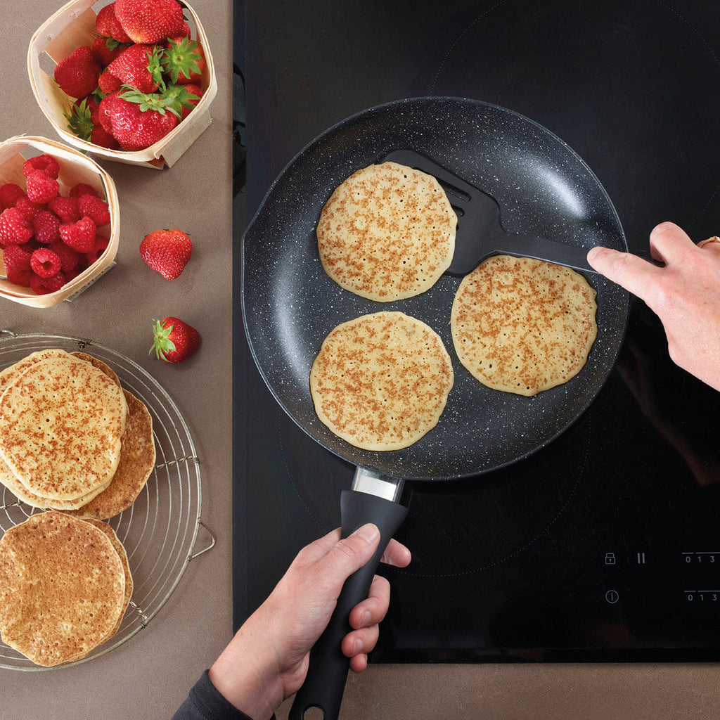 Set of 2 fry pans 22/26 cm + 1 sauce pan with lid 16 cm + 1 casserole 24 cm in aluminium granite - Black marble