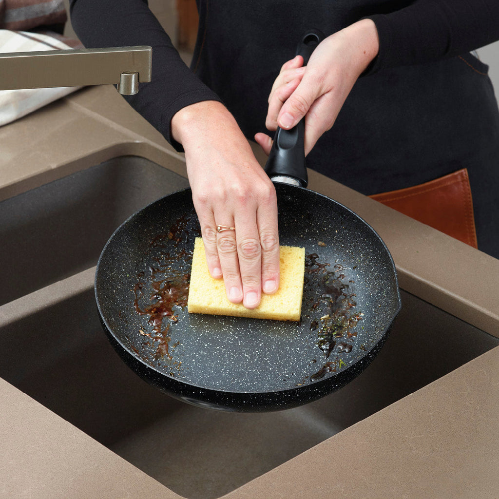 Set of 2 fry pans 22/26 cm + 1 sauce pan with lid 16 cm + 1 casserole 24 cm in aluminium granite - Black marble